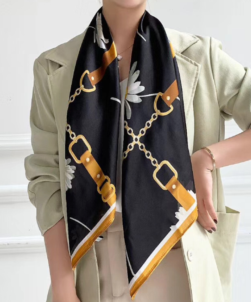 Elegant Belt & Chain Print Scarf