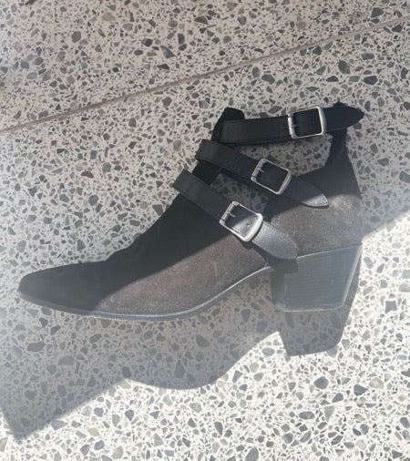St. Laurent Ankle Boots / 40.5